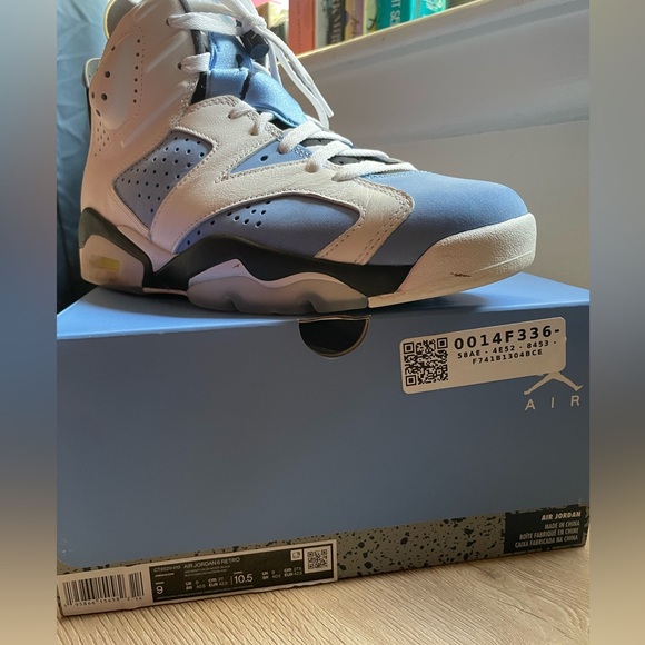 Air Jordon 6 Retro University blue black and white MEN size 9